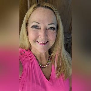 Meet your Posher, Dana